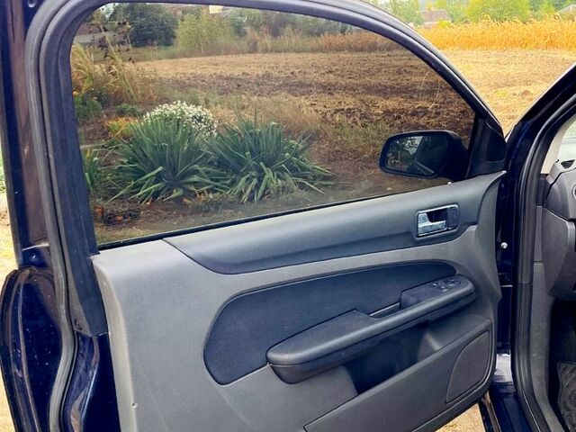 Синій Форд Фокус, об'ємом двигуна 1.4 л та пробігом 200 тис. км за 2400 $, фото 10 на Automoto.ua