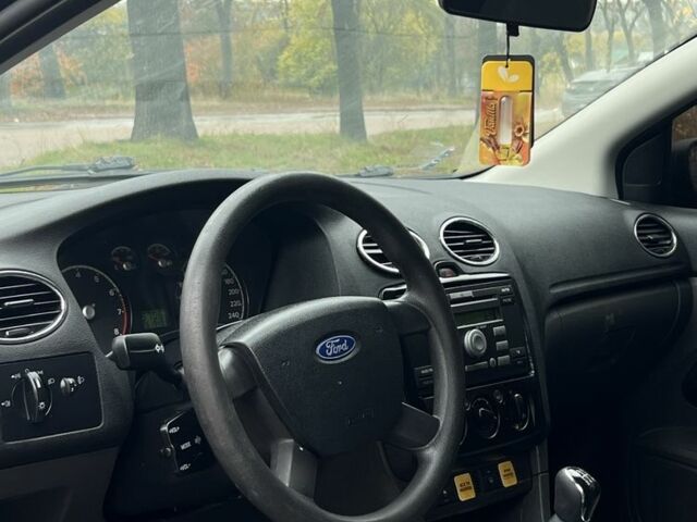 Синий Форд Фокус, объемом двигателя 1.4 л и пробегом 260 тыс. км за 2600 $, фото 4 на Automoto.ua