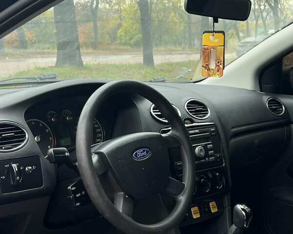 Синій Форд Фокус, об'ємом двигуна 1.4 л та пробігом 260 тис. км за 2600 $, фото 4 на Automoto.ua