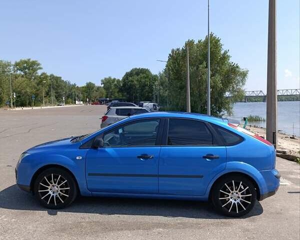 Синий Форд Фокус, объемом двигателя 1.6 л и пробегом 220 тыс. км за 6300 $, фото 4 на Automoto.ua