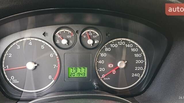 Форд Фокус 2005 в Николаеве на Automoto.ua Синий Форд Фокус, объемом двигателя 1.6 л и пробегом 202 тыс. км за 5350 $, фото 9 на Automoto.ua