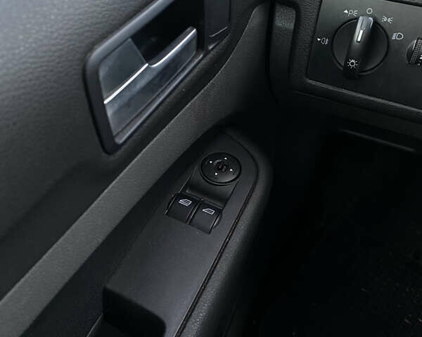 Синій Форд Фокус, об'ємом двигуна 1.6 л та пробігом 270 тис. км за 6100 $, фото 12 на Automoto.ua