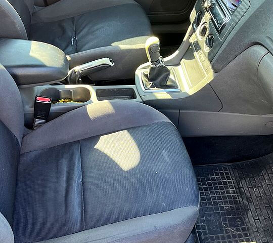 Синий Форд Фокус, объемом двигателя 2 л и пробегом 322 тыс. км за 4000 $, фото 7 на Automoto.ua