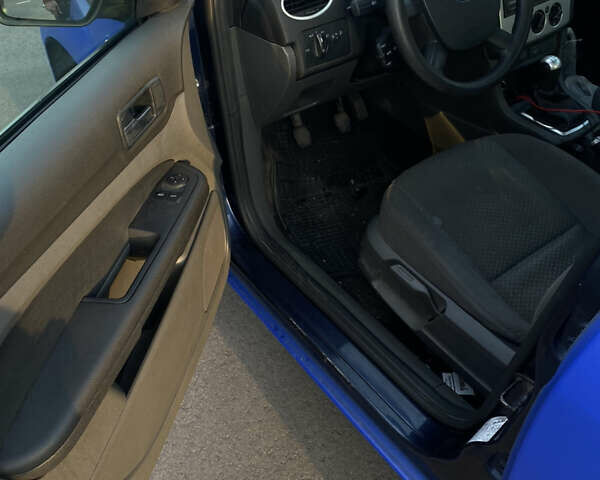 Синій Форд Фокус, об'ємом двигуна 1.6 л та пробігом 270 тис. км за 6100 $, фото 14 на Automoto.ua