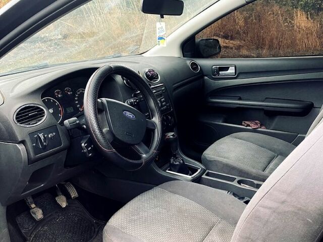 Синій Форд Фокус, об'ємом двигуна 1.4 л та пробігом 200 тис. км за 2400 $, фото 3 на Automoto.ua