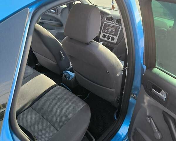 Синий Форд Фокус, объемом двигателя 1.6 л и пробегом 220 тыс. км за 6300 $, фото 25 на Automoto.ua