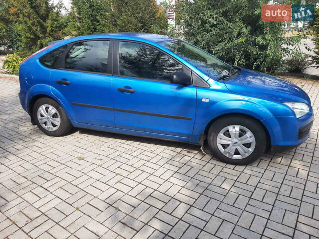 Синий Форд Фокус, объемом двигателя 1.6 л и пробегом 131 тыс. км за 4800 $, фото 1 на Automoto.ua