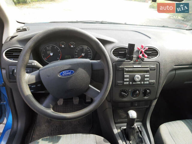 Синий Форд Фокус, объемом двигателя 1.6 л и пробегом 131 тыс. км за 4800 $, фото 6 на Automoto.ua