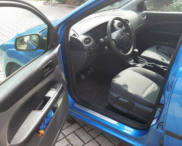 Синий Форд Фокус, объемом двигателя 1.6 л и пробегом 131 тыс. км за 4800 $, фото 5 на Automoto.ua