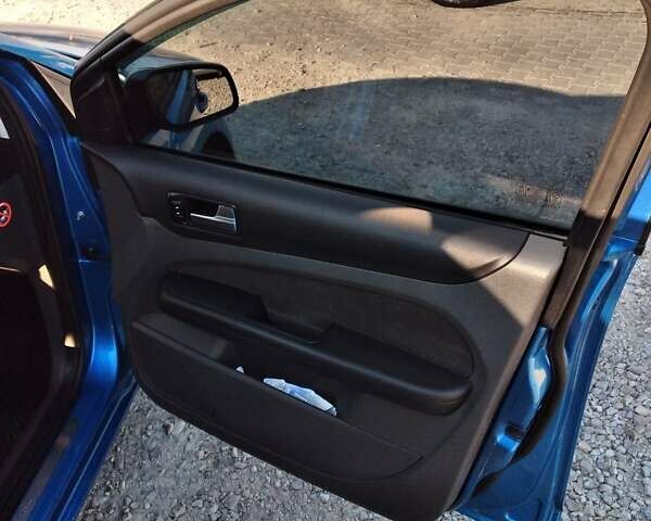 Синий Форд Фокус, объемом двигателя 1.6 л и пробегом 195 тыс. км за 5300 $, фото 19 на Automoto.ua