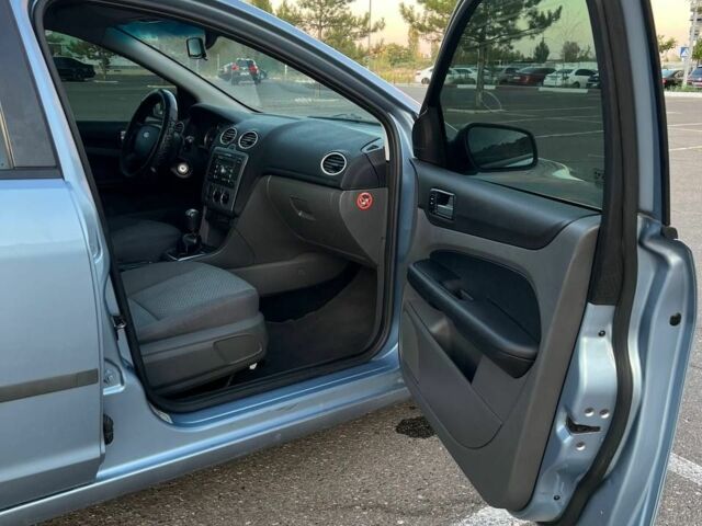 Синий Форд Фокус, объемом двигателя 1.6 л и пробегом 192 тыс. км за 3800 $, фото 7 на Automoto.ua