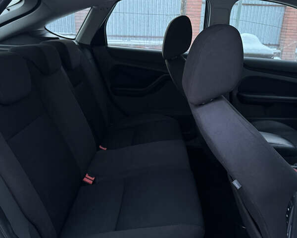 Синій Форд Фокус, об'ємом двигуна 2.01 л та пробігом 323 тис. км за 3700 $, фото 23 на Automoto.ua