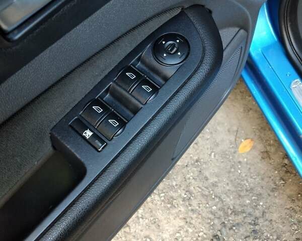 Синий Форд Фокус, объемом двигателя 1.6 л и пробегом 195 тыс. км за 5300 $, фото 27 на Automoto.ua