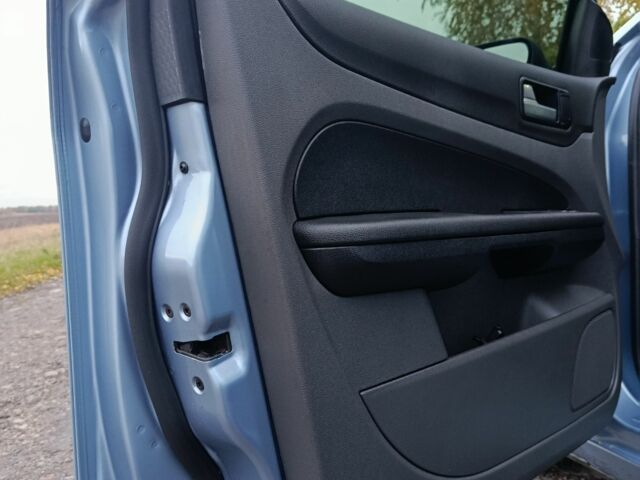 Синий Форд Фокус, объемом двигателя 1.6 л и пробегом 347 тыс. км за 4700 $, фото 12 на Automoto.ua