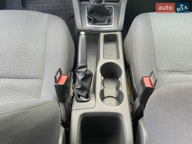 Синий Форд Фокус, объемом двигателя 1.4 л и пробегом 200 тыс. км за 4600 $, фото 11 на Automoto.ua