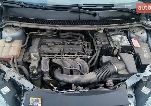 Синій Форд Фокус, об'ємом двигуна 1.6 л та пробігом 370 тис. км за 5000 $, фото 6 на Automoto.ua