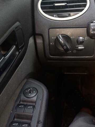 Синий Форд Фокус, объемом двигателя 1.6 л и пробегом 267 тыс. км за 3450 $, фото 7 на Automoto.ua