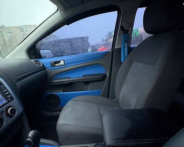 Синий Форд Фокус, объемом двигателя 1.6 л и пробегом 245 тыс. км за 4500 $, фото 12 на Automoto.ua