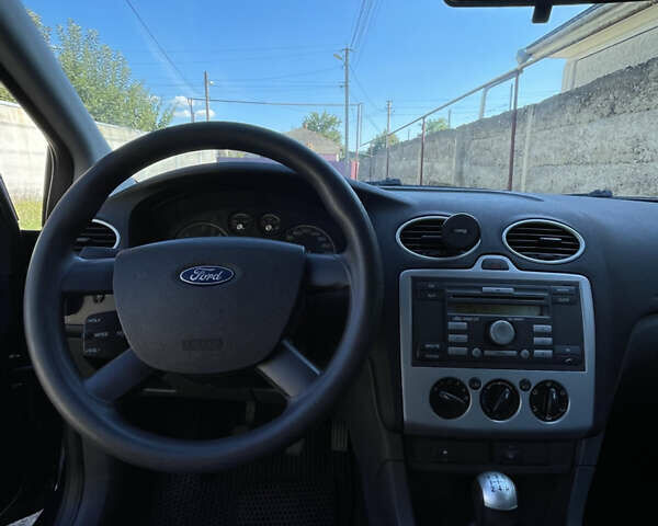 Синій Форд Фокус, об'ємом двигуна 1.6 л та пробігом 298 тис. км за 4300 $, фото 20 на Automoto.ua