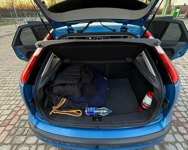 Синій Форд Фокус, об'ємом двигуна 1.6 л та пробігом 207 тис. км за 4500 $, фото 10 на Automoto.ua