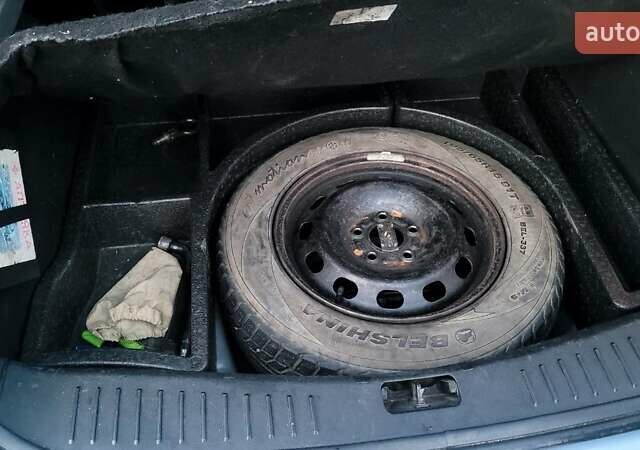 Синій Форд Фокус, об'ємом двигуна 1.6 л та пробігом 372 тис. км за 4000 $, фото 5 на Automoto.ua