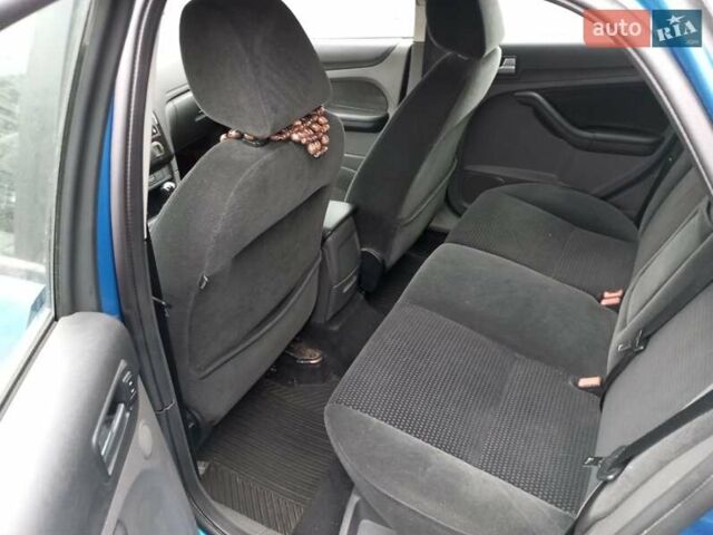 Синий Форд Фокус, объемом двигателя 1.6 л и пробегом 195 тыс. км за 6000 $, фото 4 на Automoto.ua