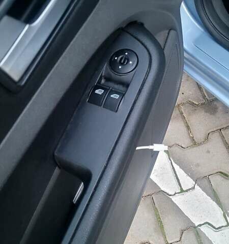 Синій Форд Фокус, об'ємом двигуна 1.6 л та пробігом 370 тис. км за 5000 $, фото 8 на Automoto.ua