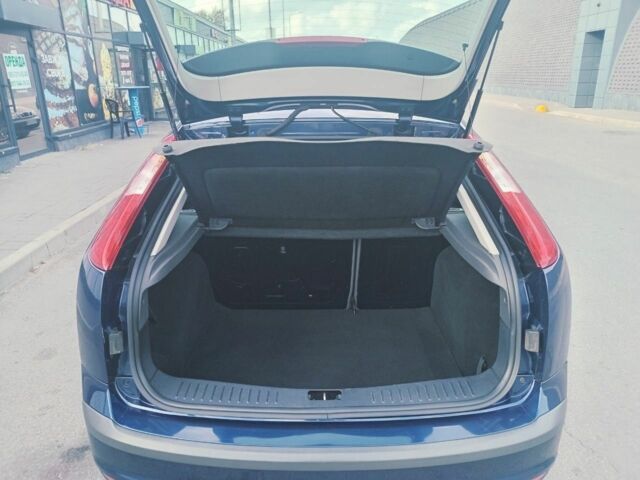 Синій Форд Фокус, об'ємом двигуна 1.6 л та пробігом 280 тис. км за 4350 $, фото 5 на Automoto.ua