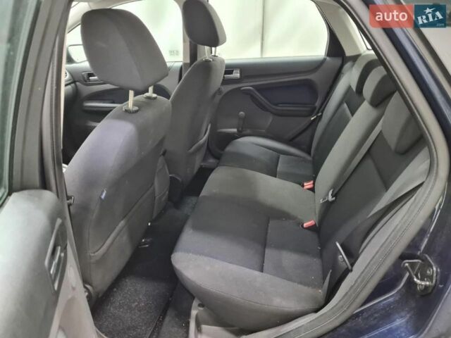 Синій Форд Фокус, об'ємом двигуна 2 л та пробігом 180 тис. км за 5500 $, фото 8 на Automoto.ua