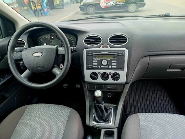 Синій Форд Фокус, об'ємом двигуна 1.6 л та пробігом 280 тис. км за 4350 $, фото 7 на Automoto.ua