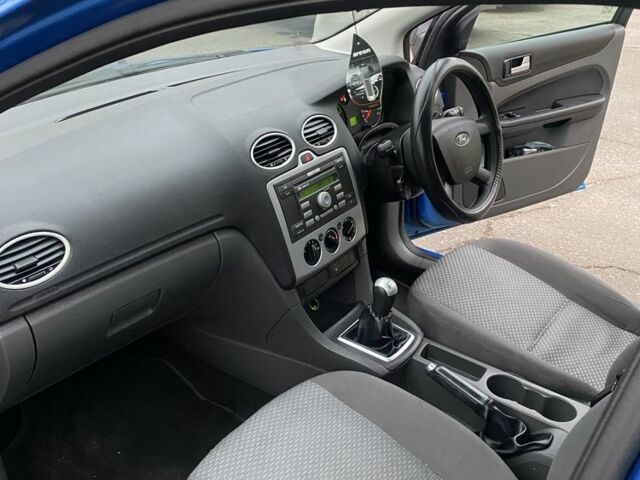 Синий Форд Фокус, объемом двигателя 1.4 л и пробегом 165 тыс. км за 2100 $, фото 11 на Automoto.ua