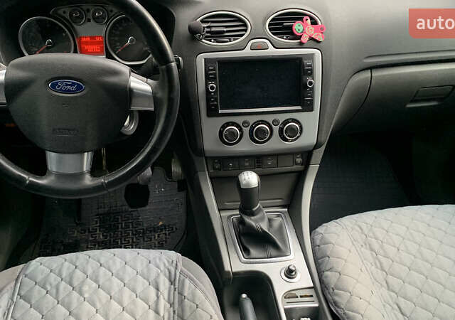 Синий Форд Фокус, объемом двигателя 1.6 л и пробегом 182 тыс. км за 5100 $, фото 6 на Automoto.ua