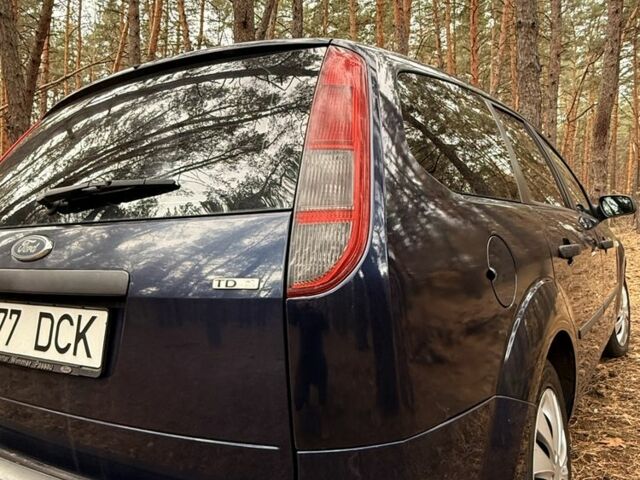 Синий Форд Фокус, объемом двигателя 1.6 л и пробегом 250 тыс. км за 3700 $, фото 2 на Automoto.ua