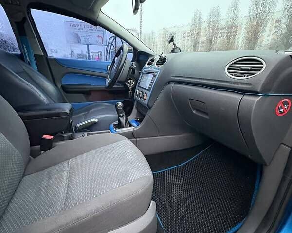 Синий Форд Фокус, объемом двигателя 1.6 л и пробегом 245 тыс. км за 4500 $, фото 24 на Automoto.ua