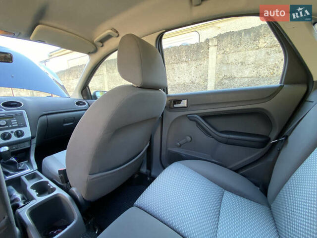 Синій Форд Фокус, об'ємом двигуна 1.6 л та пробігом 298 тис. км за 4300 $, фото 32 на Automoto.ua