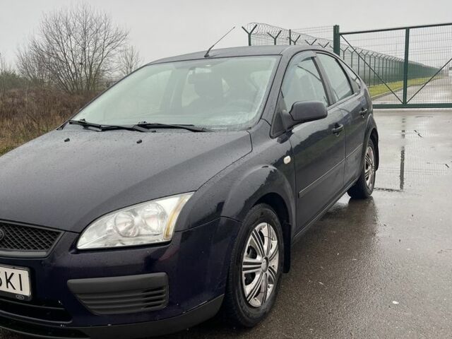 Синий Форд Фокус, объемом двигателя 1.4 л и пробегом 300 тыс. км за 3300 $, фото 1 на Automoto.ua