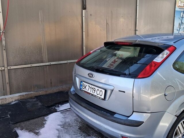 Синій Форд Фокус, об'ємом двигуна 1.6 л та пробігом 289 тис. км за 3000 $, фото 9 на Automoto.ua