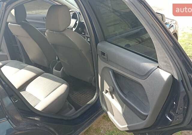 Синий Форд Фокус, объемом двигателя 1.4 л и пробегом 203 тыс. км за 3600 $, фото 6 на Automoto.ua