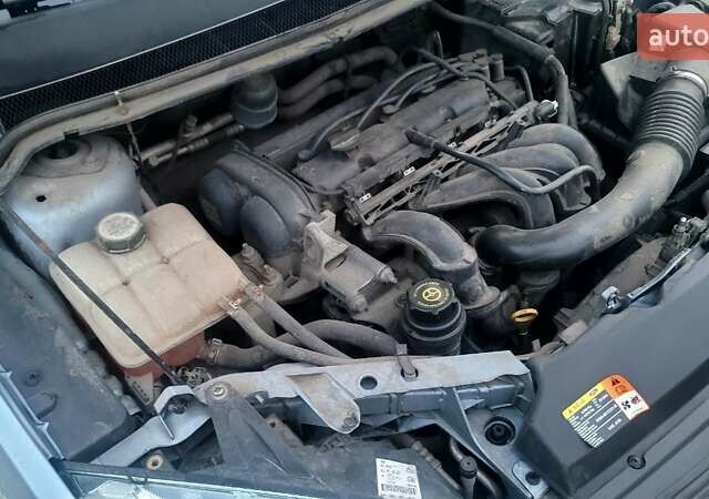 Синій Форд Фокус, об'ємом двигуна 1.6 л та пробігом 370 тис. км за 5000 $, фото 7 на Automoto.ua