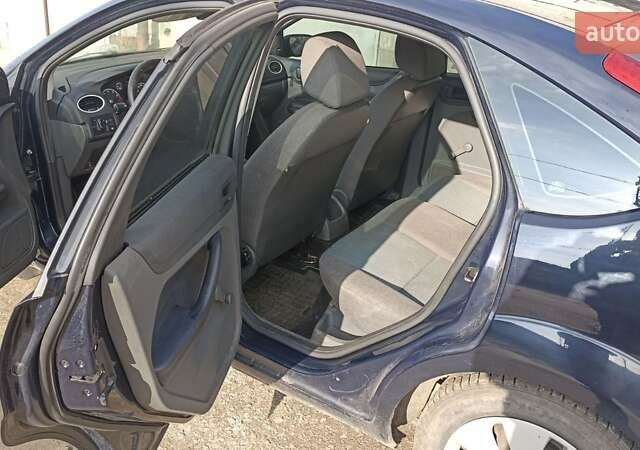 Синий Форд Фокус, объемом двигателя 1.4 л и пробегом 203 тыс. км за 3600 $, фото 5 на Automoto.ua