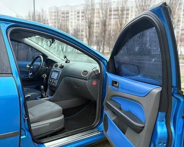 Синий Форд Фокус, объемом двигателя 1.6 л и пробегом 245 тыс. км за 4500 $, фото 15 на Automoto.ua
