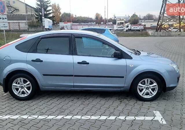 Синій Форд Фокус, об'ємом двигуна 1.6 л та пробігом 372 тис. км за 4000 $, фото 2 на Automoto.ua