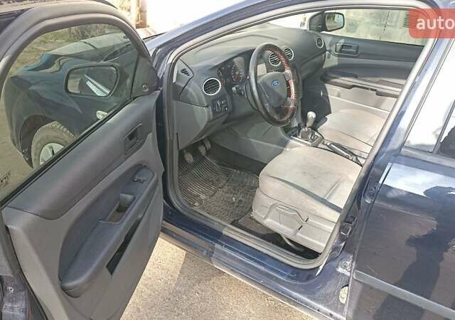 Синий Форд Фокус, объемом двигателя 1.4 л и пробегом 203 тыс. км за 3600 $, фото 4 на Automoto.ua