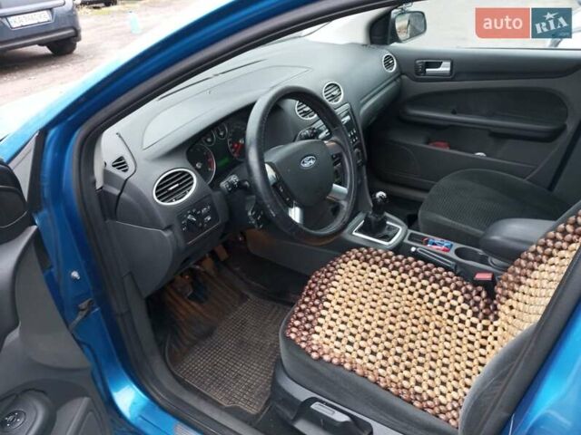 Синий Форд Фокус, объемом двигателя 1.6 л и пробегом 195 тыс. км за 6000 $, фото 3 на Automoto.ua