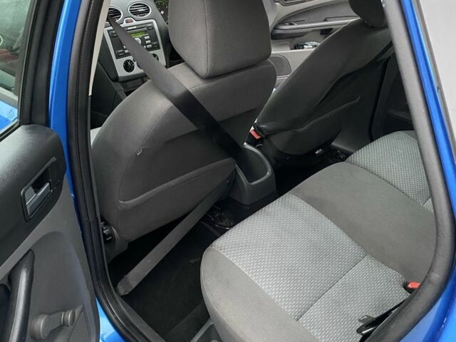 Синий Форд Фокус, объемом двигателя 1.4 л и пробегом 165 тыс. км за 2100 $, фото 12 на Automoto.ua