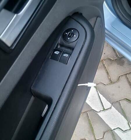 Синій Форд Фокус, об'ємом двигуна 1.6 л та пробігом 372 тис. км за 4000 $, фото 8 на Automoto.ua