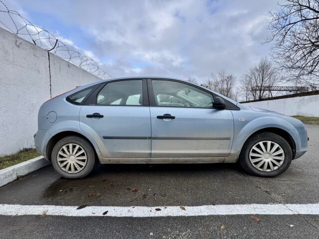 Синий Форд Фокус, объемом двигателя 1.6 л и пробегом 364 тыс. км за 1700 $, фото 3 на Automoto.ua