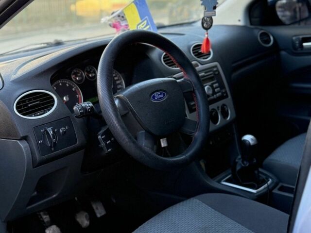 Синий Форд Фокус, объемом двигателя 1.6 л и пробегом 340 тыс. км за 4000 $, фото 6 на Automoto.ua