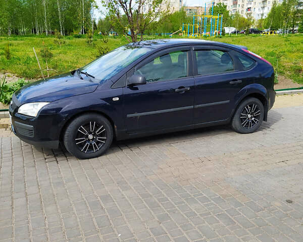 Синий Форд Фокус, объемом двигателя 1.39 л и пробегом 323 тыс. км за 4200 $, фото 3 на Automoto.ua