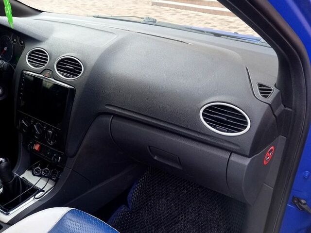 Синій Форд Фокус, об'ємом двигуна 1.6 л та пробігом 27000 тис. км за 4100 $, фото 5 на Automoto.ua